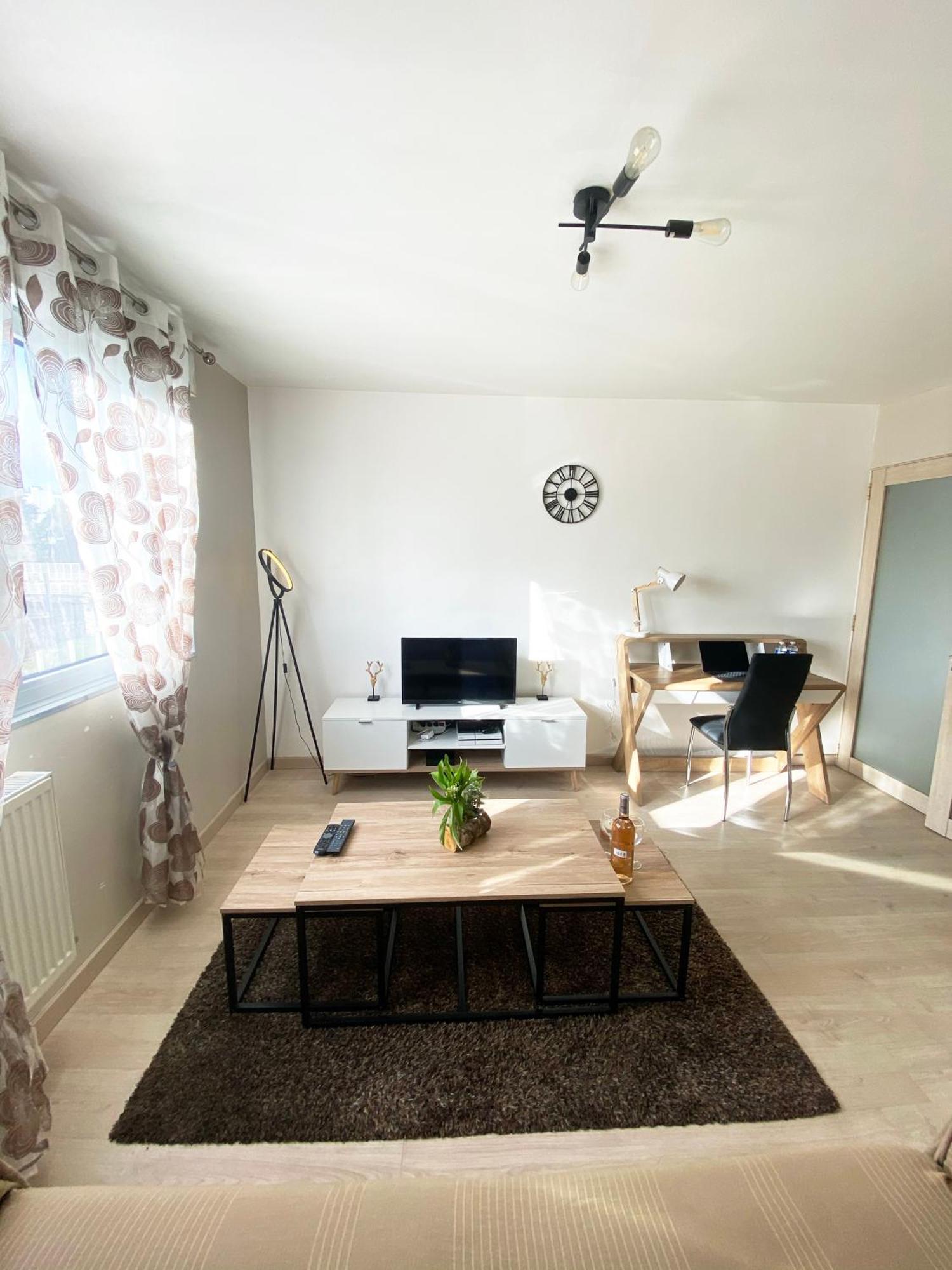Jolie 2 Pieces Proche De La ! Appartement *